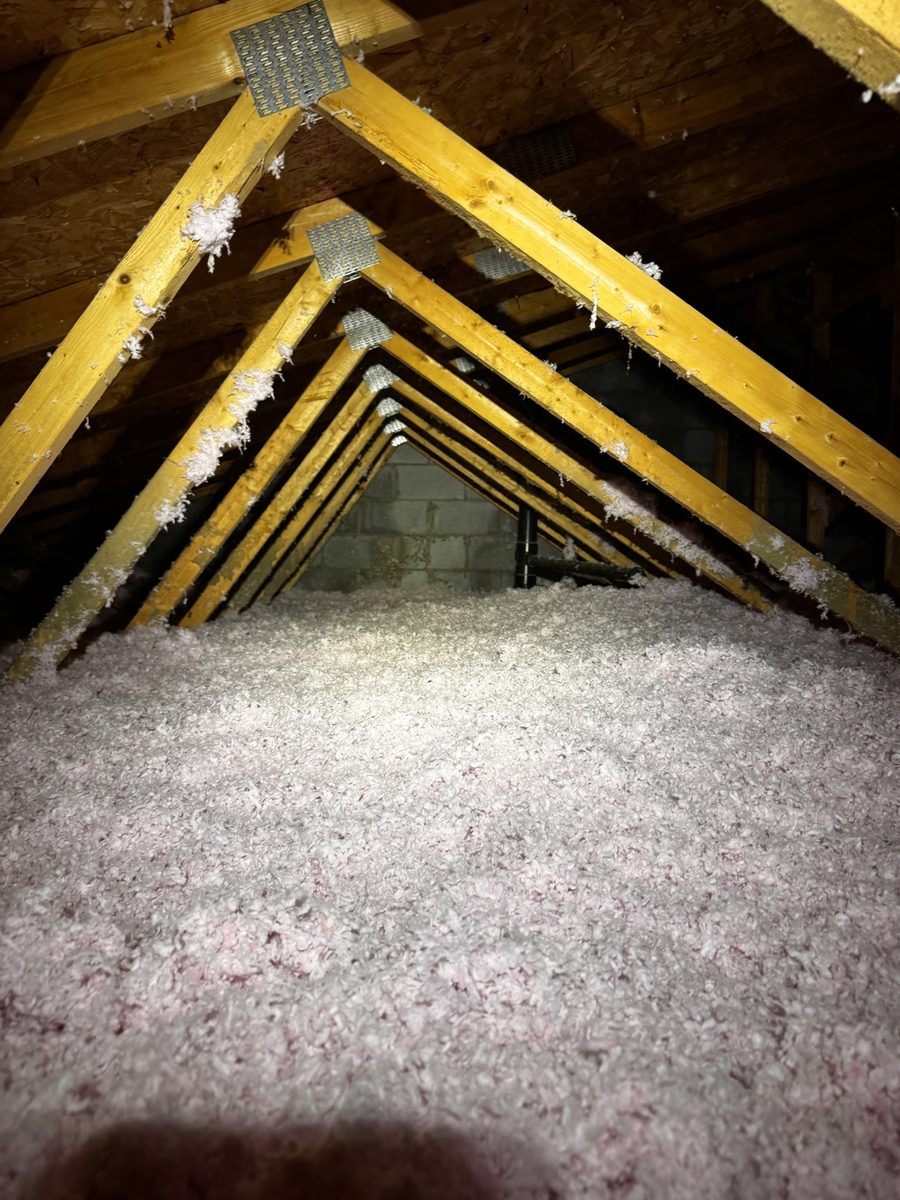 Old insulation removal in Laval